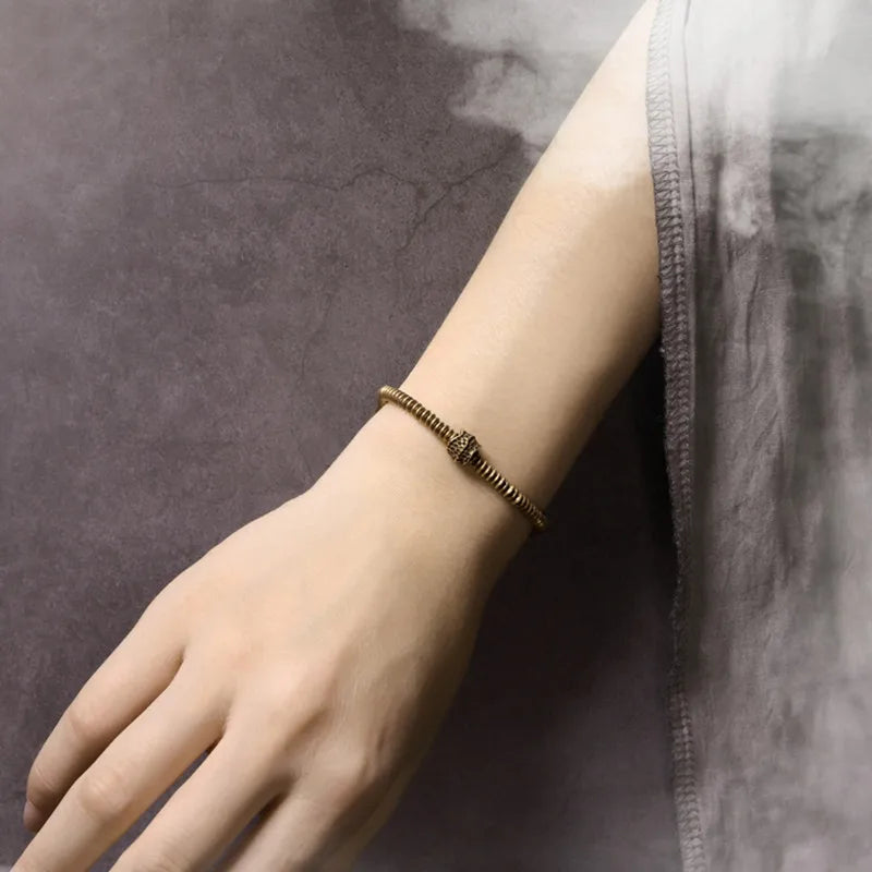 DIAMOURA ARMBAND AUS ALTEM HANDWERK