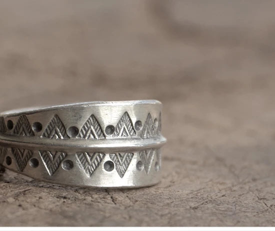 DIAMOURA INDIAN RING