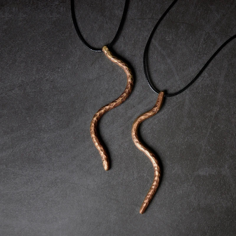 DIAMOURA Snake Shape Necklace