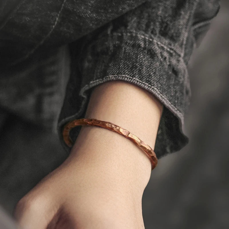 DIAMOURA RUSTIC HAMMERED BRACELE