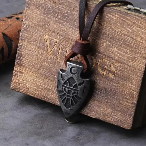 spear head necklace with wooden box