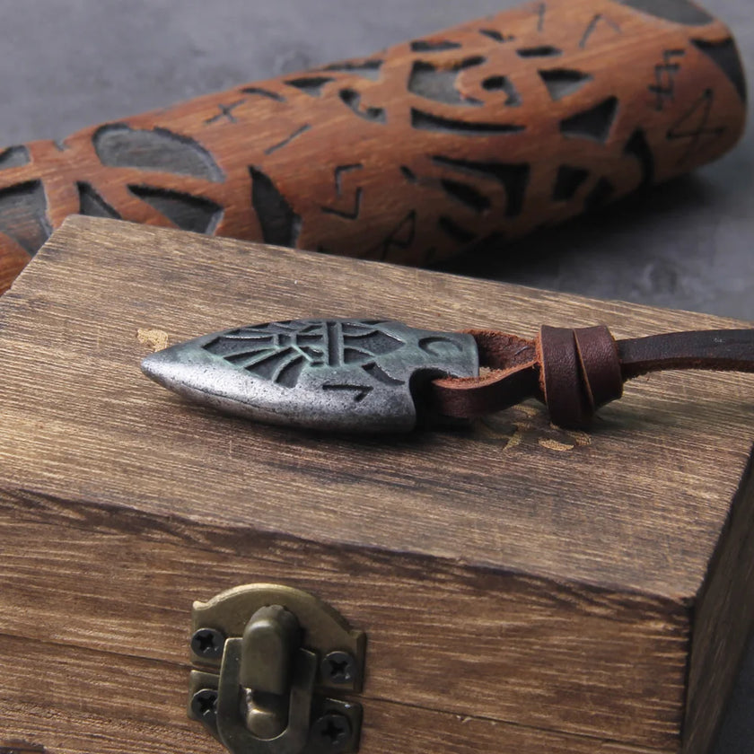 spear head necklace with wooden box